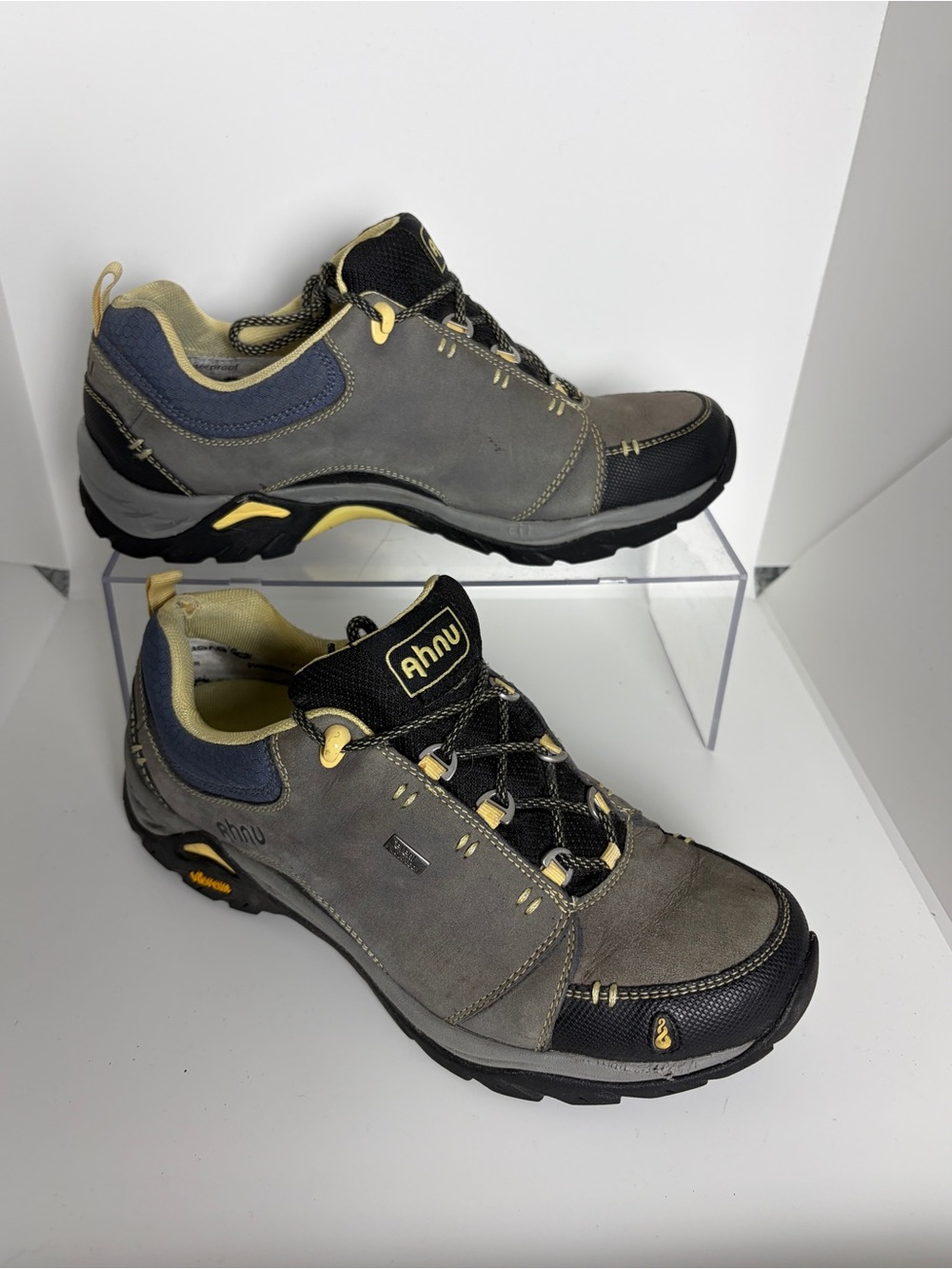 Ahnu Montara II Low Waterproof Hiking Shoes Gray Women’s Size 9 Vibram Hikers